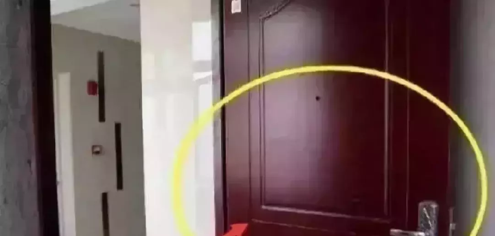 开发商赠送的那个入户门的质量到底怎么样?要不要换掉呢?